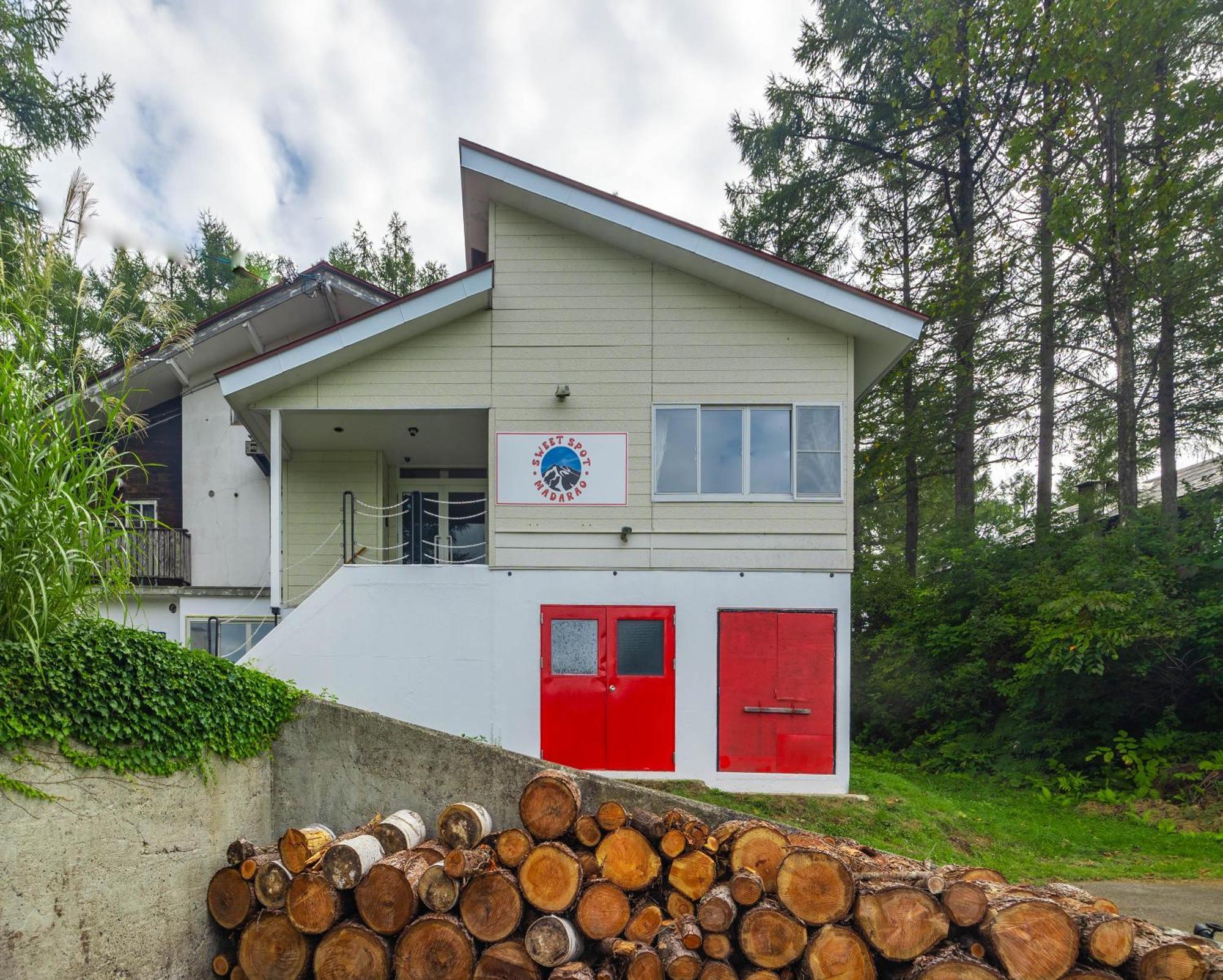 飯山市 Sweet Spot Madarao Bed & Breakfast エクステリア 写真